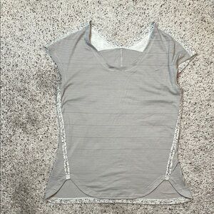 Lululemon Runamuck Tee‎ Size 4 Heathered Medium Grey Fleur Silver Spoon